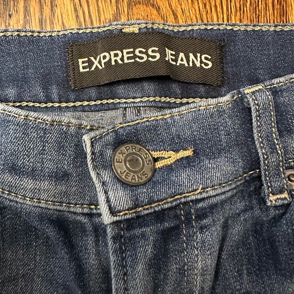 Express women’s 4R high rise legging jean with distressing. Good condition. - Picture 7 of 9